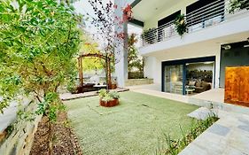 Nadia'S White Loft